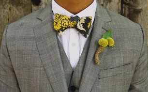 Необычный принт для галстука-бабочки жениха